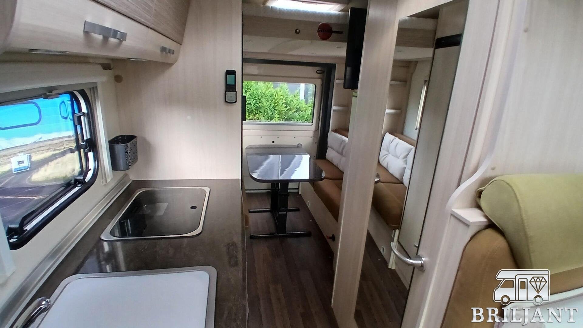 Foto 19 van Bürstner Brevio T-646.. unieke off-grid camper