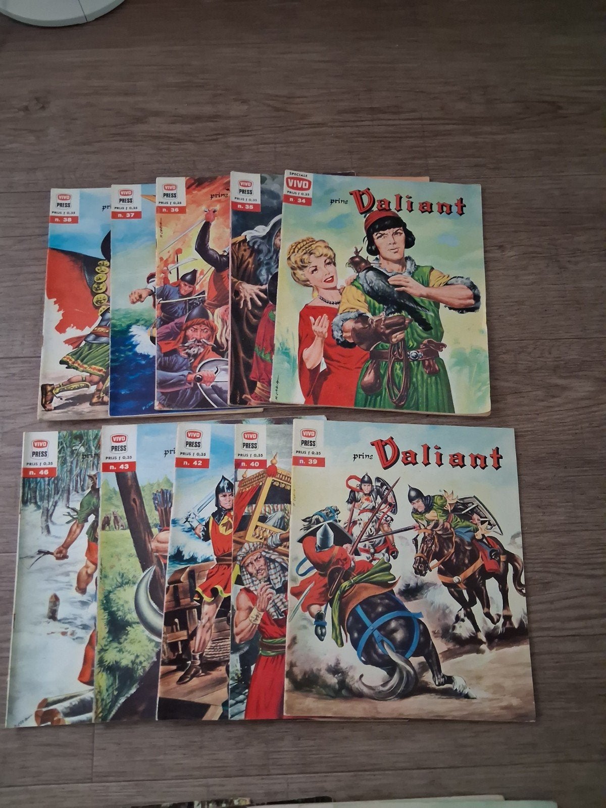 prins vaillant strips uit de vivo serie jaren 60, Boeken, Meerdere stripboeken, Ophalen of Verzenden, Gelezen