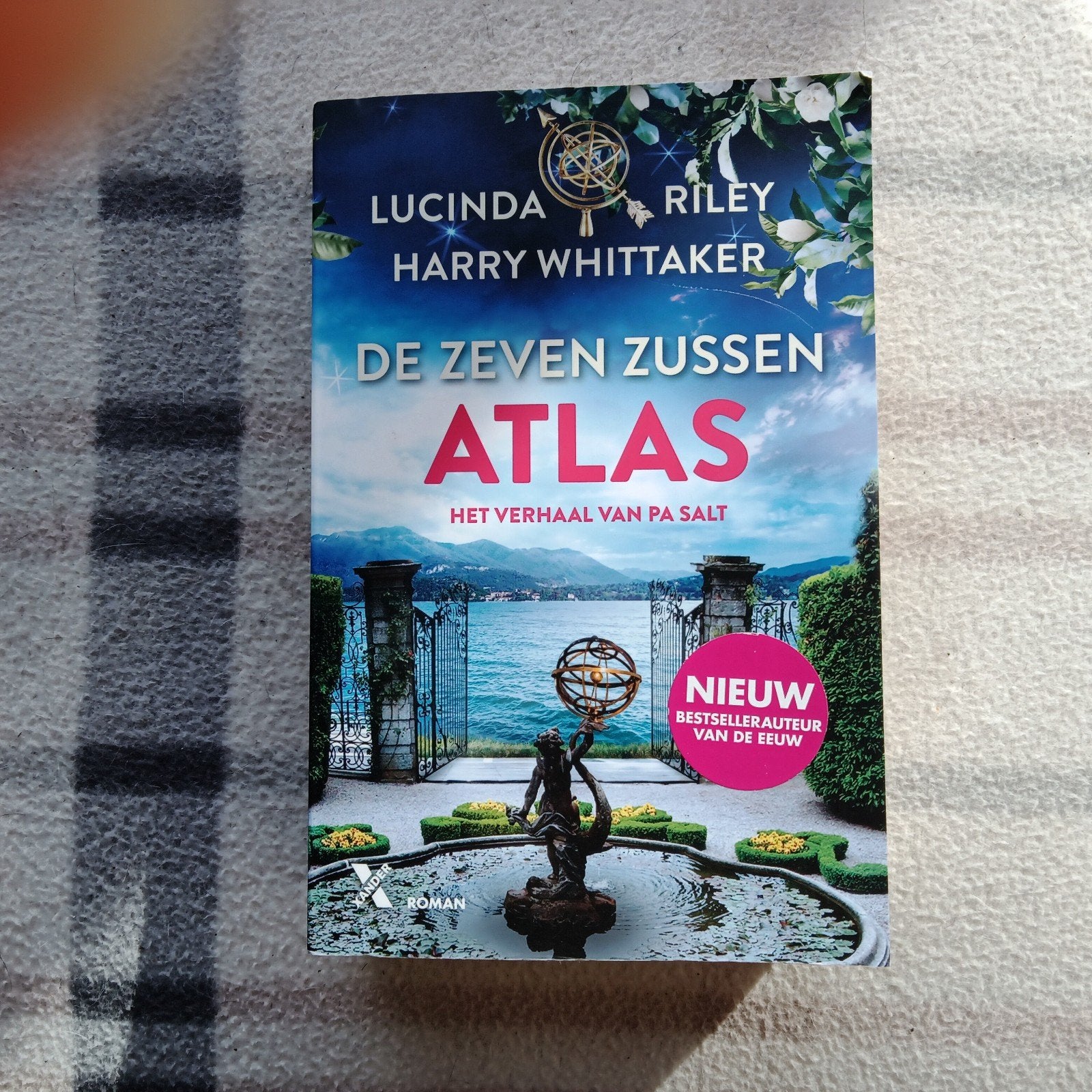 De Zeven Zussen - Atlas: Het verhaal van Pa Salt, Ophalen of Verzenden, Zo goed als nieuw, Lucinda Riley & Harry Whittaker, Nederland