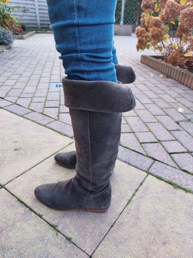 Laarzen suede taupe kleur, Hoge laarzen, Bruin, Ophalen of Verzenden, Zo goed als nieuw