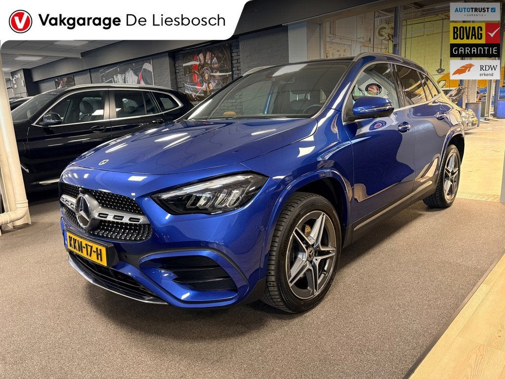 Mercedes-Benz GLA-klasse 250 e AMG Line |19 inch | 360camera, Auto's, Mercedes-Benz, 12 maanden, Blauw, 163 pk, Parkeercamera