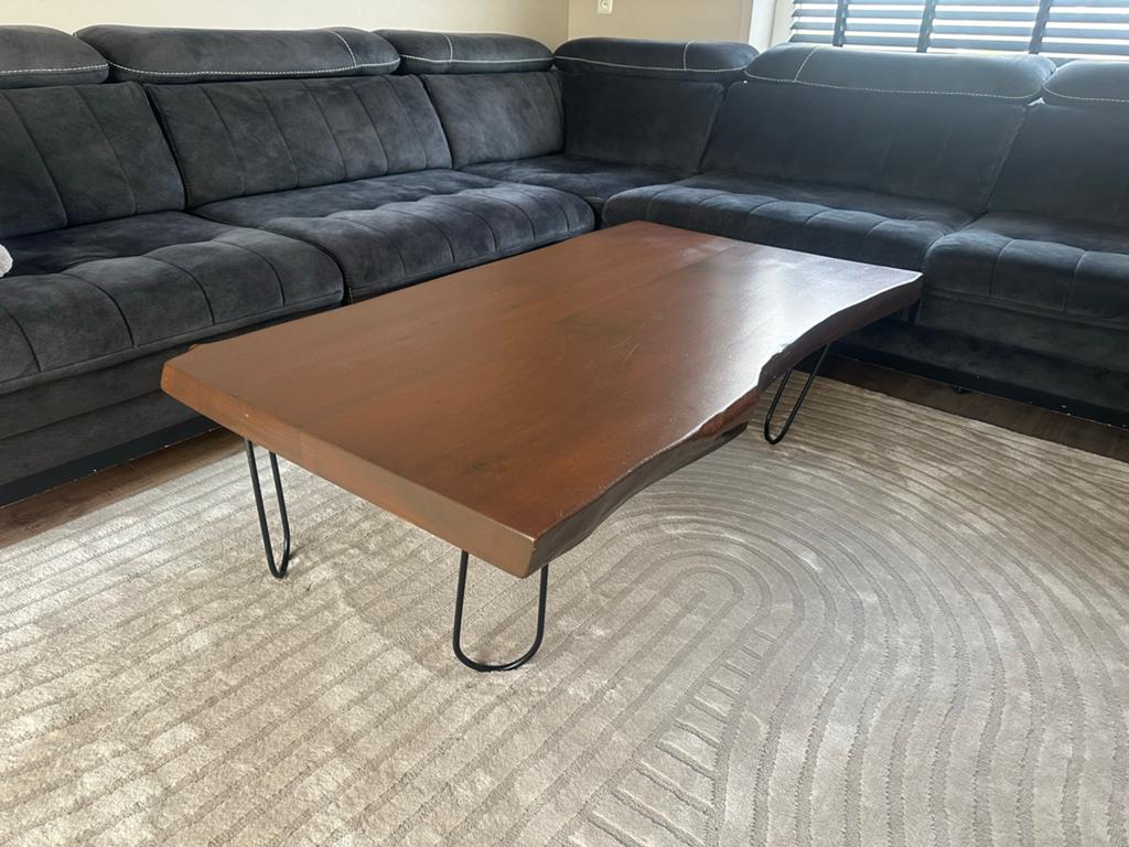 Unieke salontafel van walnoot  hout met metalen poten, Huis en Inrichting, Tafels | Salontafels, 100 tot 150 cm, Zo goed als nieuw
