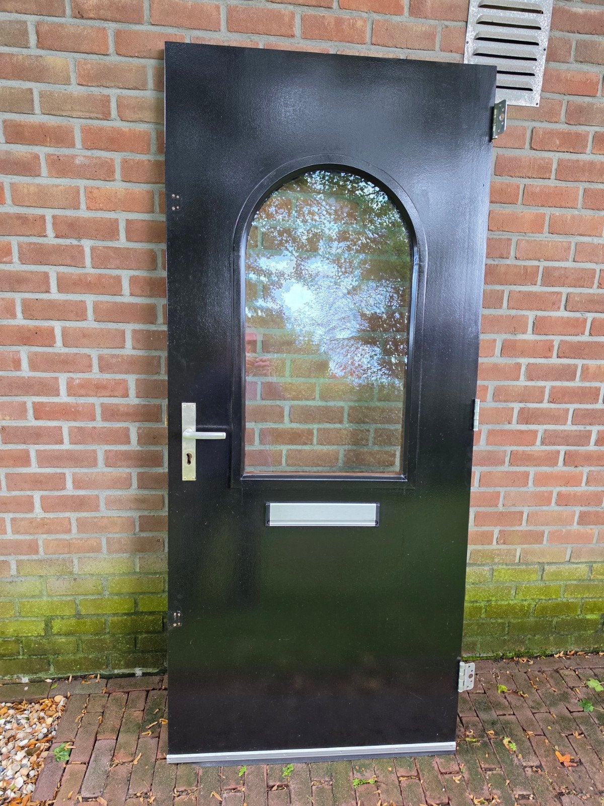 Zwarte buitendeur met glas en brievenbus, Ophalen, Gebruikt, 80 tot 100 cm, Buitendeur