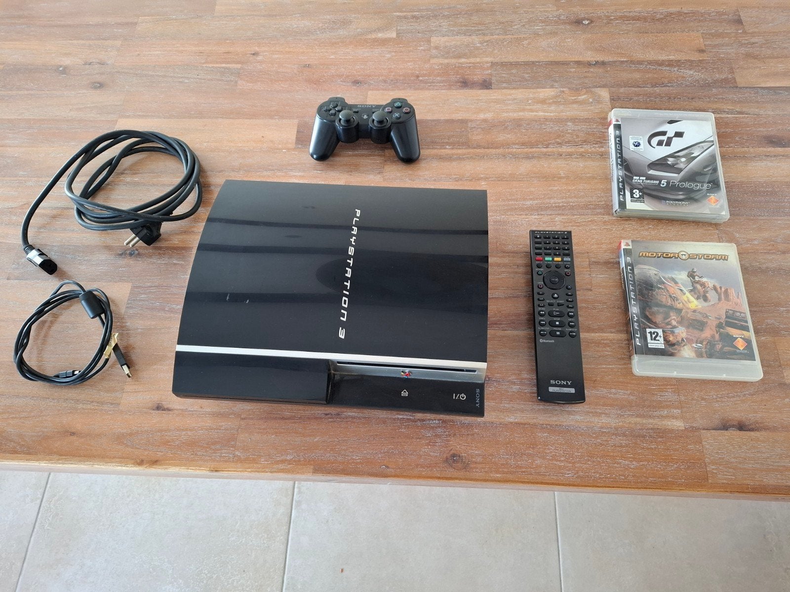 Sony Playstation 3 met joystick 2x spellen en afstandbedieni, Spelcomputers en Games, Ophalen of Verzenden, Gebruikt, Met 1 controller