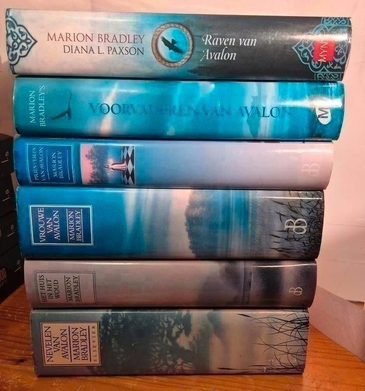 Marion Zimmer Bradley 1 tm 6 Avalon serie, Ophalen of Verzenden, Gelezen