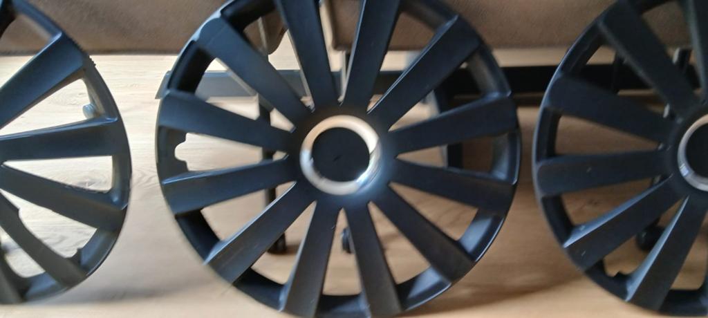 Wieldoppen zwart Spyder (chroom ring) 17 inch, Ophalen, Gebruikt