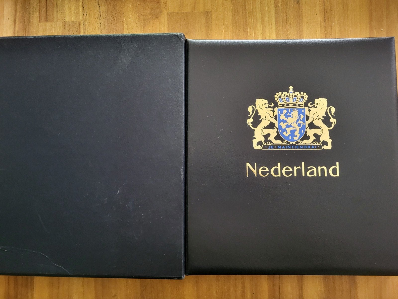 gewatteerde davo 4=1990/1999met aantal zegels
Met nog een aa, Verzenden, Verzamelalbum