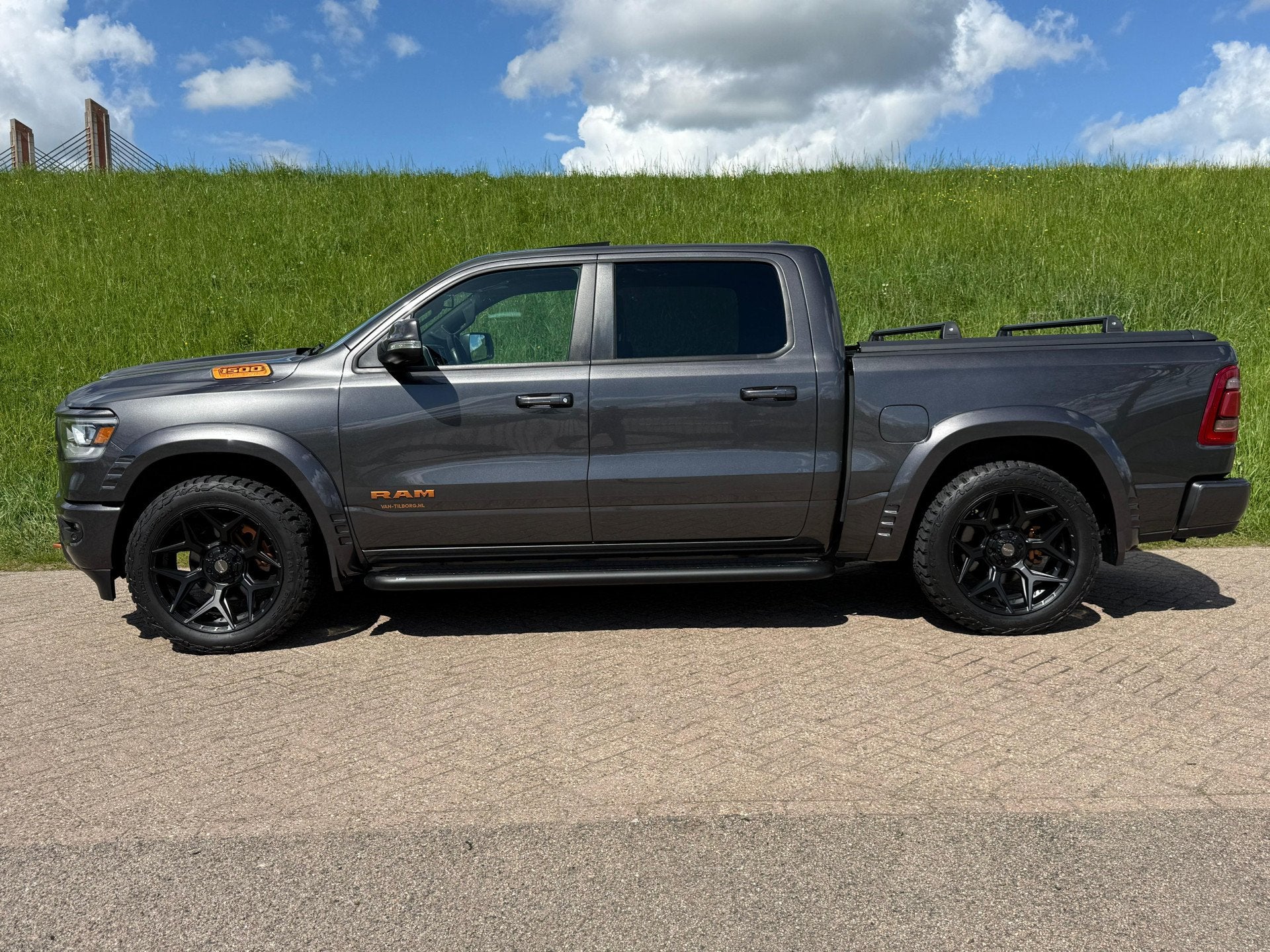 Dodge Ram 1500 5.7 HEMI V8 4x4 Crew Cab Big Horn CUSTOM COPP, Auto's, Dealer onderhouden, Gebruikt, 8 cilinders, 5654 cc
