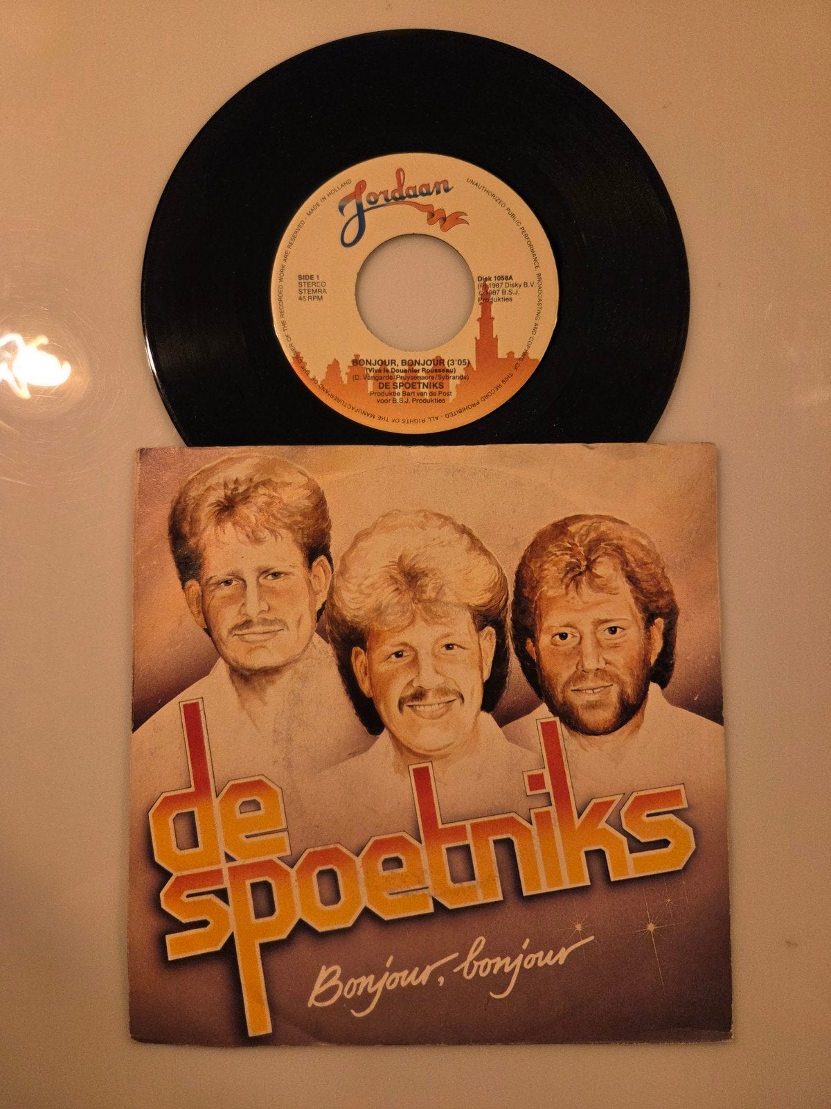 De Spoetniks - Bonjour, bonjour, Ophalen of Verzenden, Gebruikt, 7 inch, Nederlandstalig