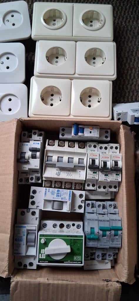 230 volt Div. Schakel mat en divZie foto,s, Ophalen, Overige typen