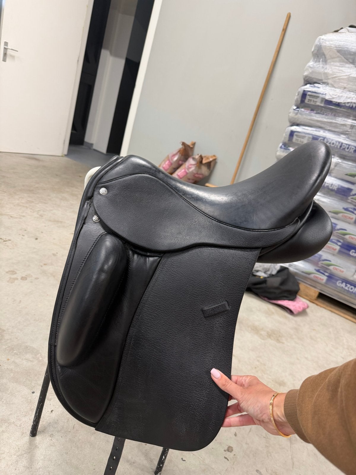 16 inch Wolfgang solo Custom zadel, Dieren en Toebehoren, Gebruikt, Dressuur, Ophalen of Verzenden, Middeldiepe zit