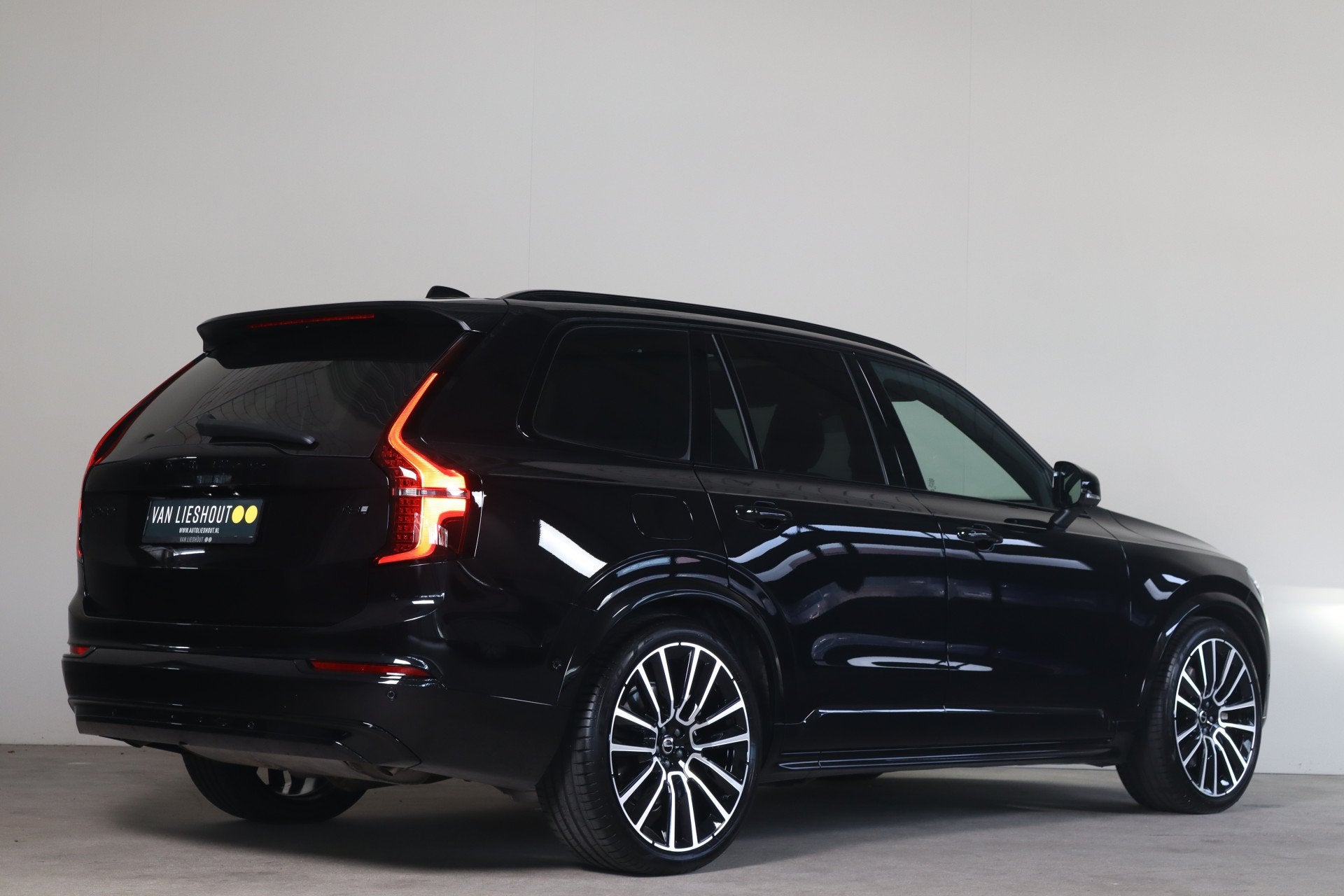 Volvo XC90 2.0 T8 PHEV AWD Ultra Black Edition Bow&Wilk I Lu, Gebruikt, 4 cilinders, 1969 cc, 7 stoelen