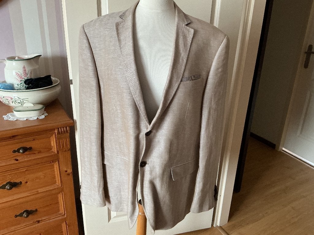 Creme colbert van luigi classic. Oksel tot oksel is 58 cm, Maat 52/54 (L), Beige, Ophalen of Verzenden, Gedragen