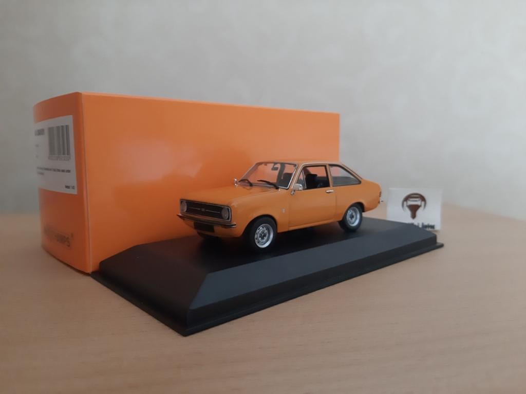 Ford Escort Mk.II uit 1975 in Oranje van Maxichamps 1:43, Hobby en Vrije tijd, Modelauto's | 1:43, Overige merken, Auto, Nieuw