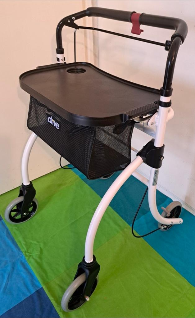 Drive rollator Roomba Indoor

Met deze  rollator roomba, Ophalen of Verzenden, Zo goed als nieuw