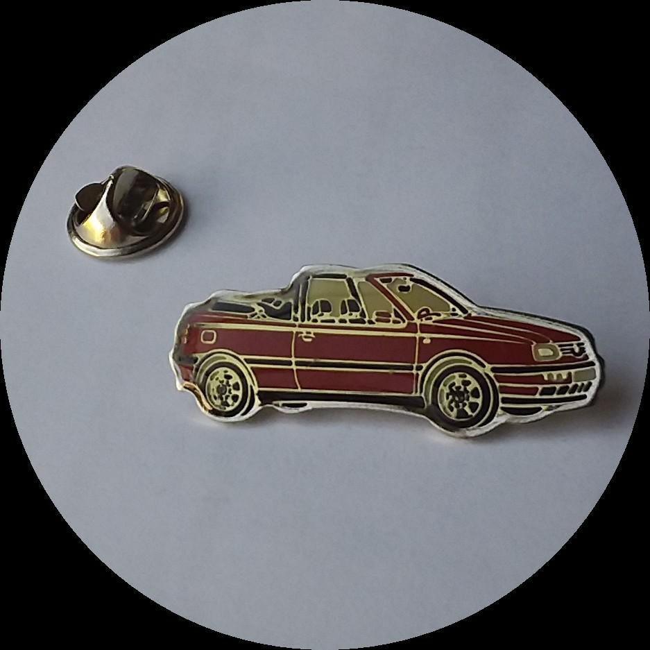 VOLKSWAGEN Golf Cabriolet pin, Ophalen of Verzenden, Zo goed als nieuw, Transport, Speldje of Pin