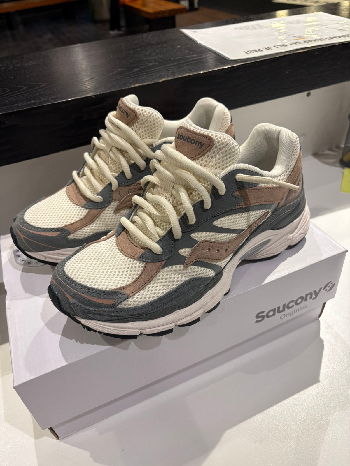 Saucony Progrid Omni 9 Cream Green Mokka 42 Als Nieuw, Ophalen, Zo goed als nieuw, Overige kleuren