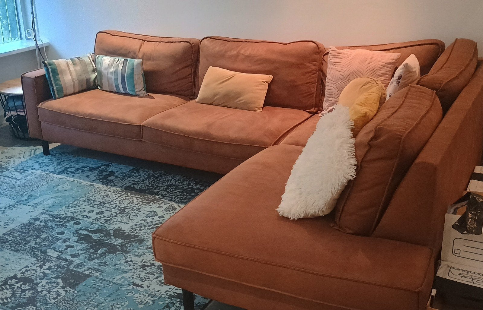 Moderne industriële suède L-lounge driezitter, Huis en Inrichting, Ophalen, Zo goed als nieuw, Stof, Modern, Industrieel