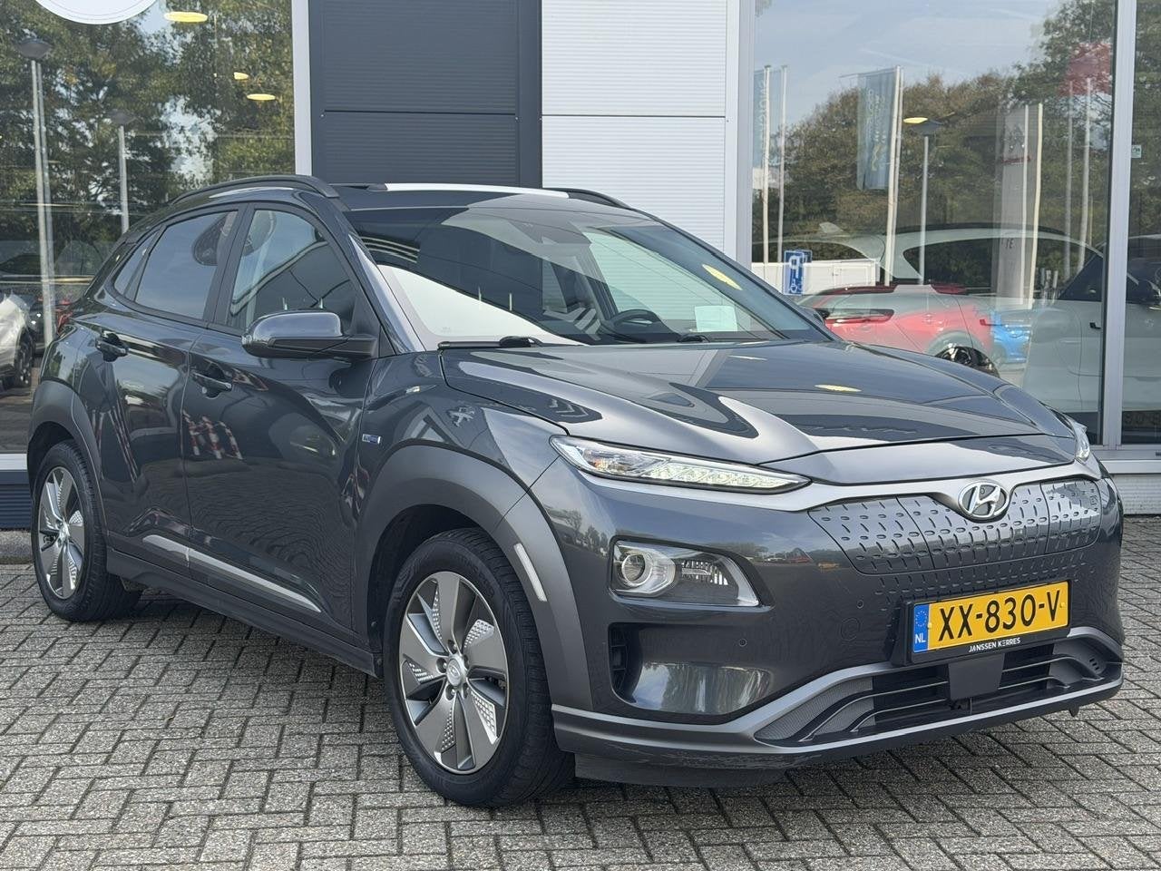 Foto 2 van Hyundai Kona EV Premium 64 kWh Open dak I Lederen bekleding