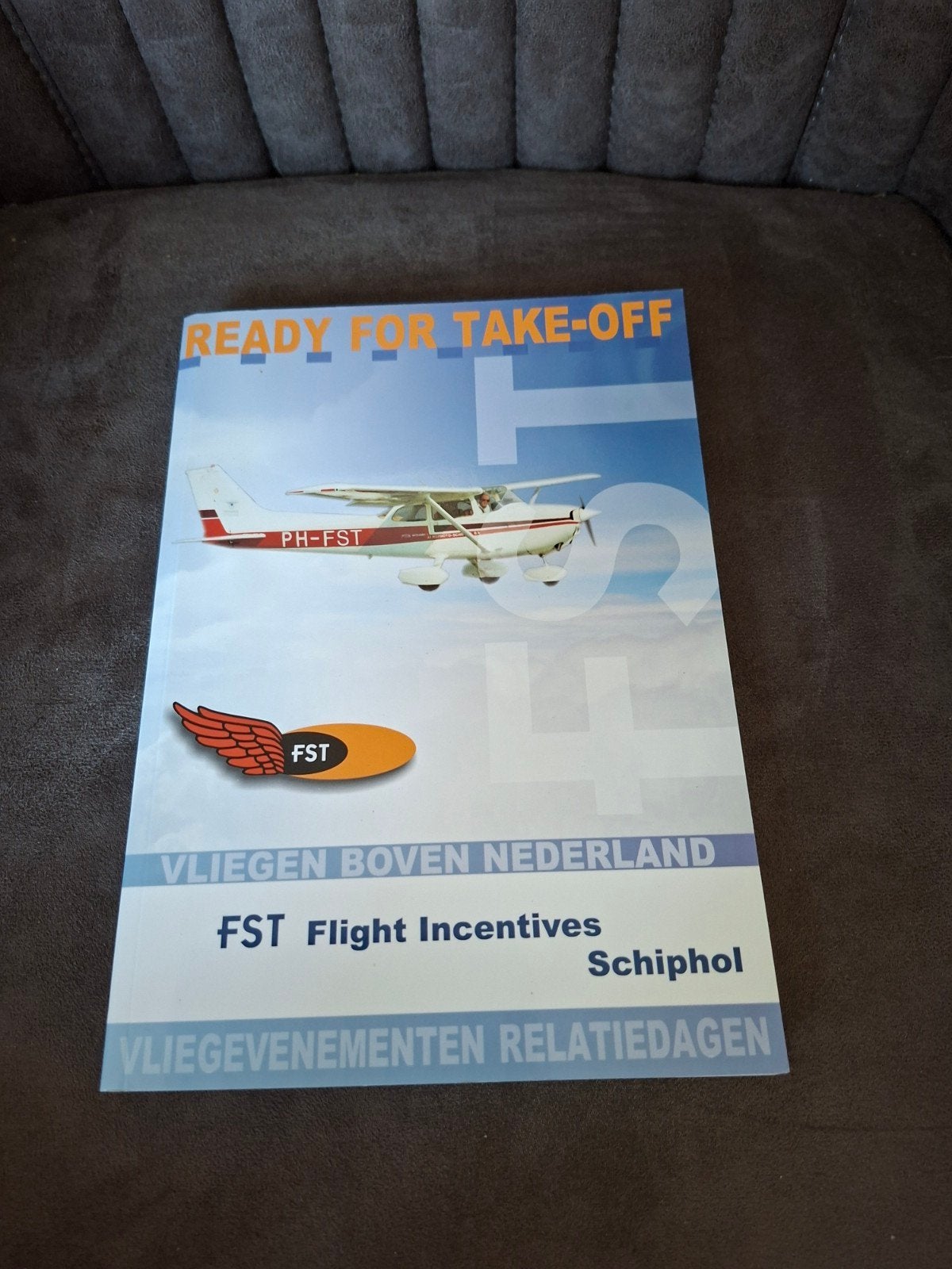 Vliegen Boven Nederland - FST Flight Incentives Schiphol, Boeken, Techniek, Ophalen of Verzenden, Zo goed als nieuw, Overige onderwerpen