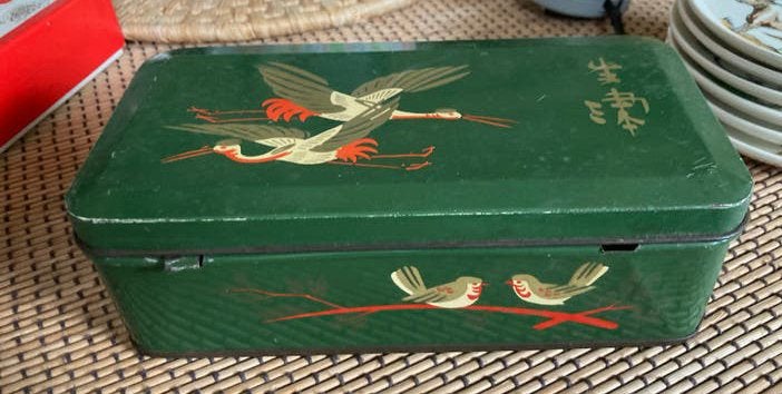 Vintage groen theeblik de Gruyter met kraanvogels., Ophalen of Verzenden, Gebruikt, Thee, Overige merken