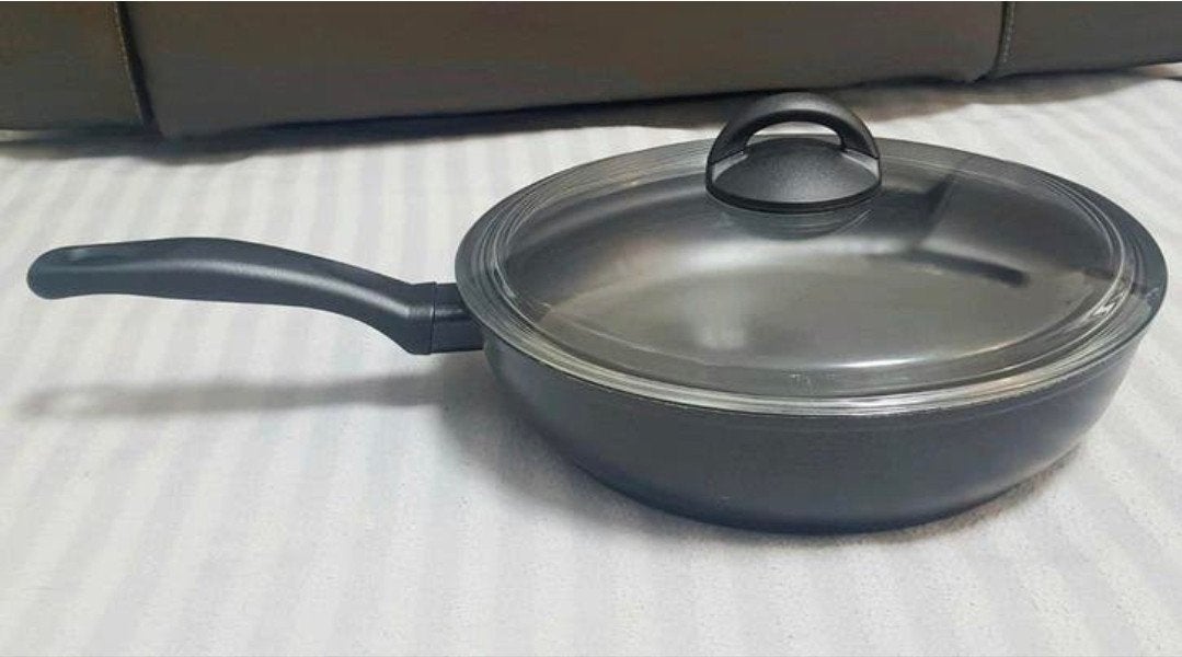BK Kwaliteit Wokpan met Glazen deksel
Diameter ø 29 cm Hoogt, Huis en Inrichting, Keuken | Potten en Pannen, Ophalen of Verzenden