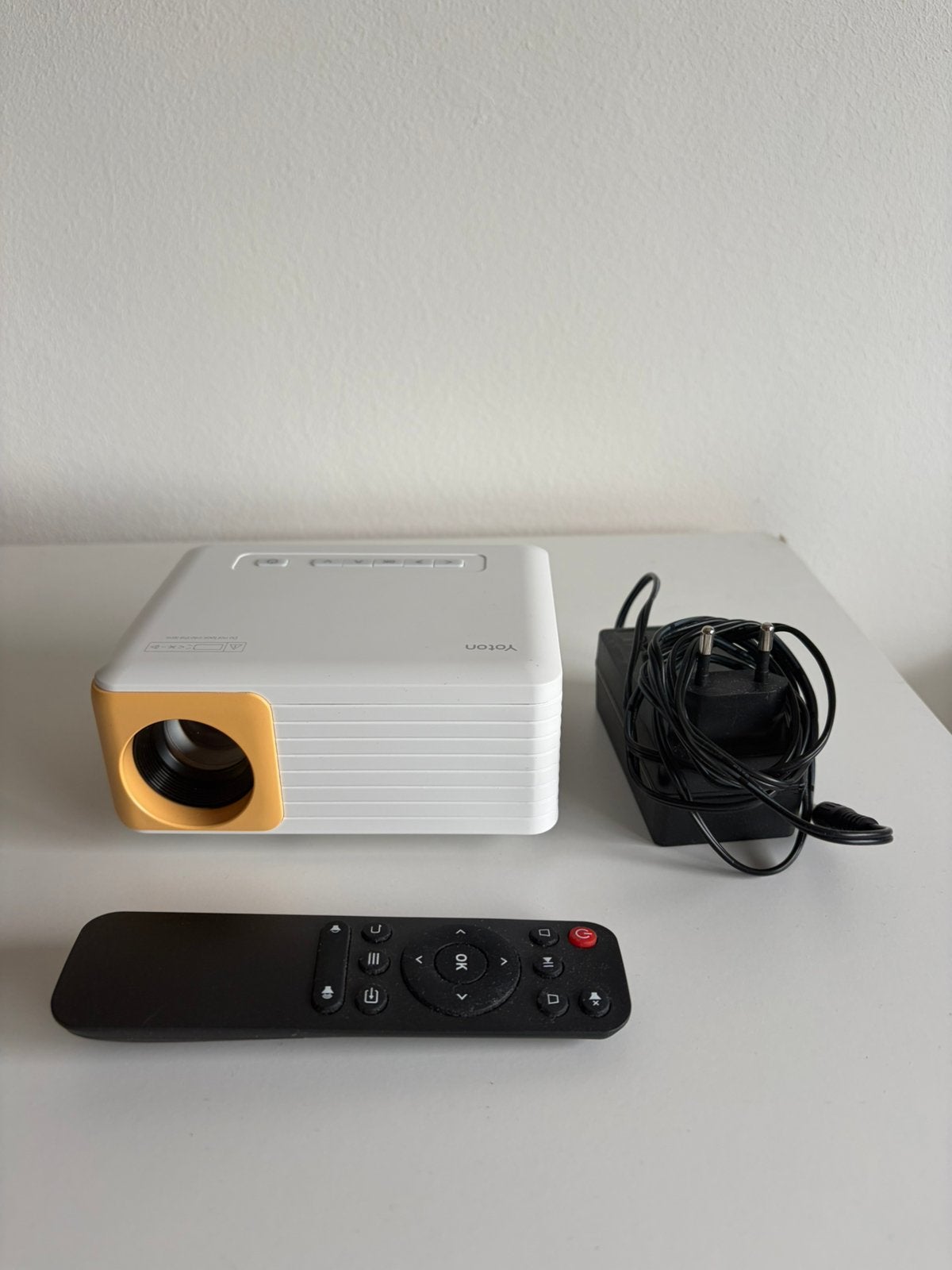 Yoton Y3 mini beamer, Audio, Tv en Foto, Beamers, Ophalen of Verzenden, Zo goed als nieuw, LED