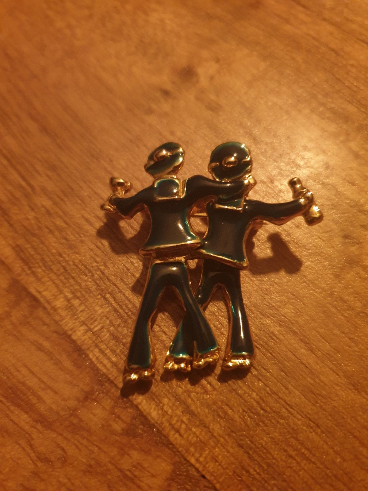 Vintage geëmailleerde broche - Dansend paar, Sieraden, Tassen en Uiterlijk, Broches, Overige materialen, 4 tot 7 cm, Gebruikt
