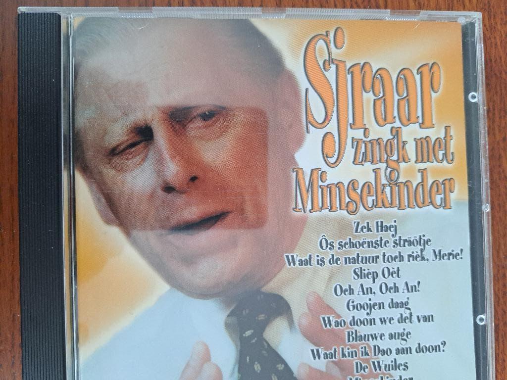 Sjraar zingk met Minsekinder CD 2000 Venloos compleet, Ophalen of Verzenden, Gebruikt