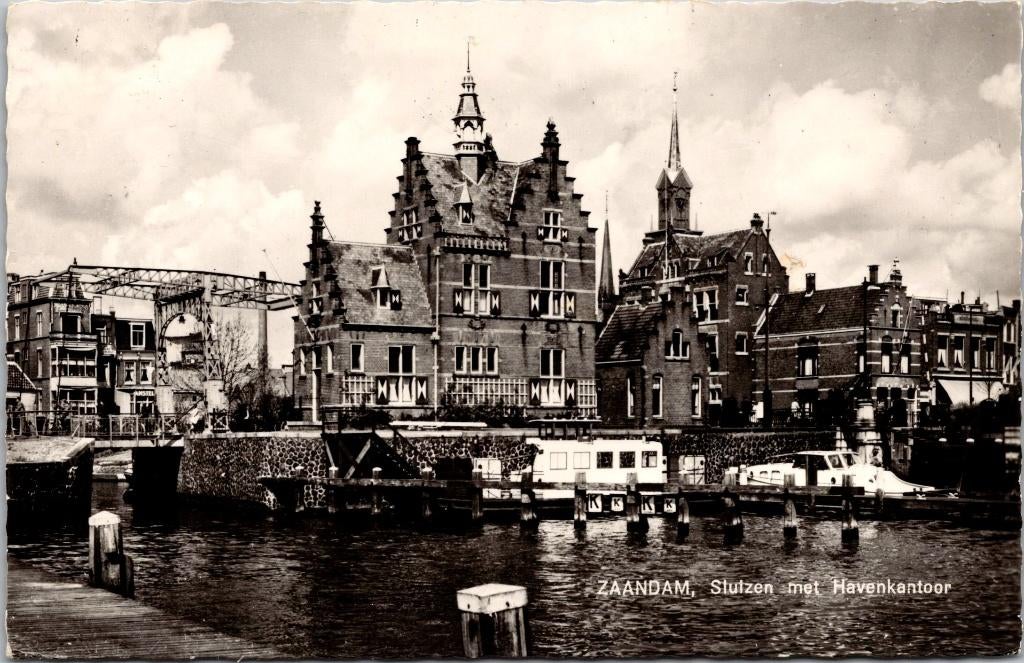 Zaandam - Sluizen met Havenkantoor (1968), Verzamelen, Ansichtkaarten | Nederland, Ophalen of Verzenden, 1960 tot 1980, Gelopen