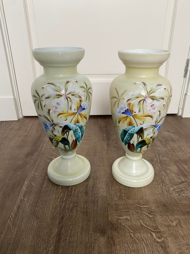 Set antieke Victoriaanse opaline glazen vaas, Ophalen, Gebruikt