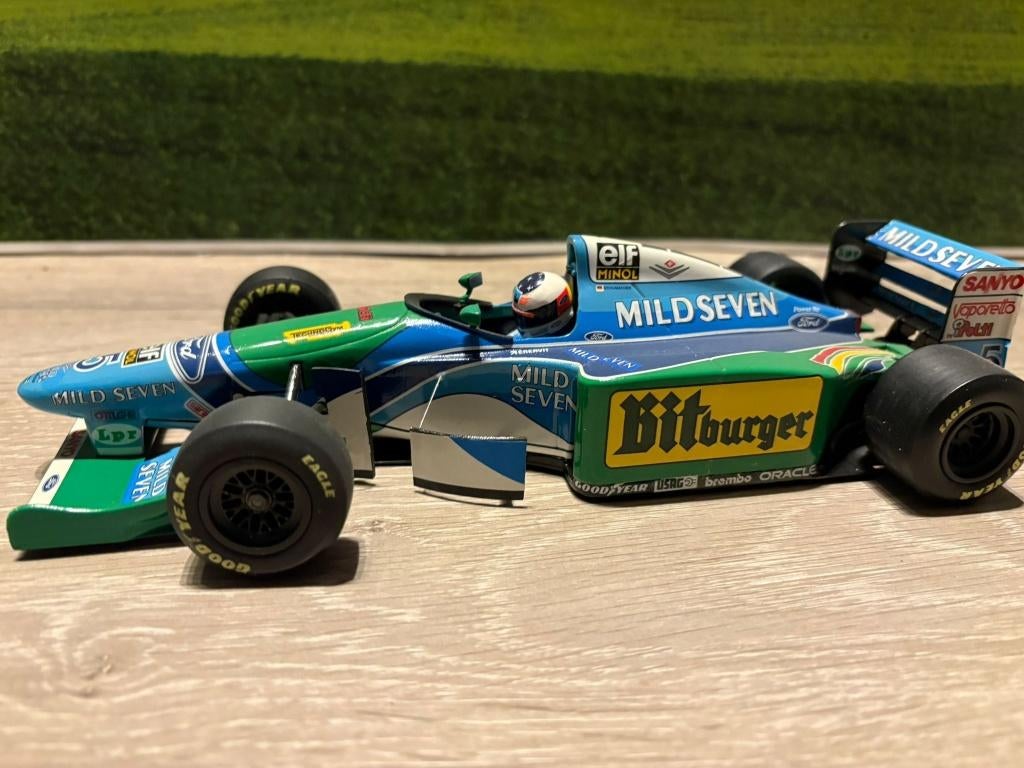 Benetton B194 Schumacher 1/18 MiniChamps, Ophalen of Verzenden, Zo goed als nieuw, MiniChamps