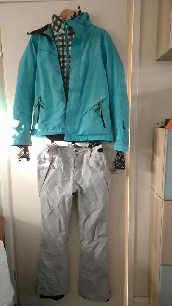 O'Neill snowboard set in goede staat, maat M, Kleding | Dames, Wintersportkleding, Maat 38/40 (M), Ophalen of Verzenden, O'Neill