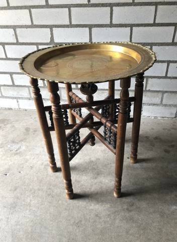 Orientaalse antieke bijzettafel met dienblad, Huis en Inrichting, Tafels | Bijzettafels, Gebruikt, Rond, 55 tot 75 cm, Indonesisch