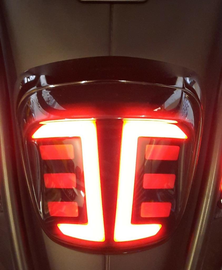 Achterlicht LED Tube Moving Vespa Sprint/Primavera NIEUW, Aplus, ., Nieuw, Ophalen of Verzenden