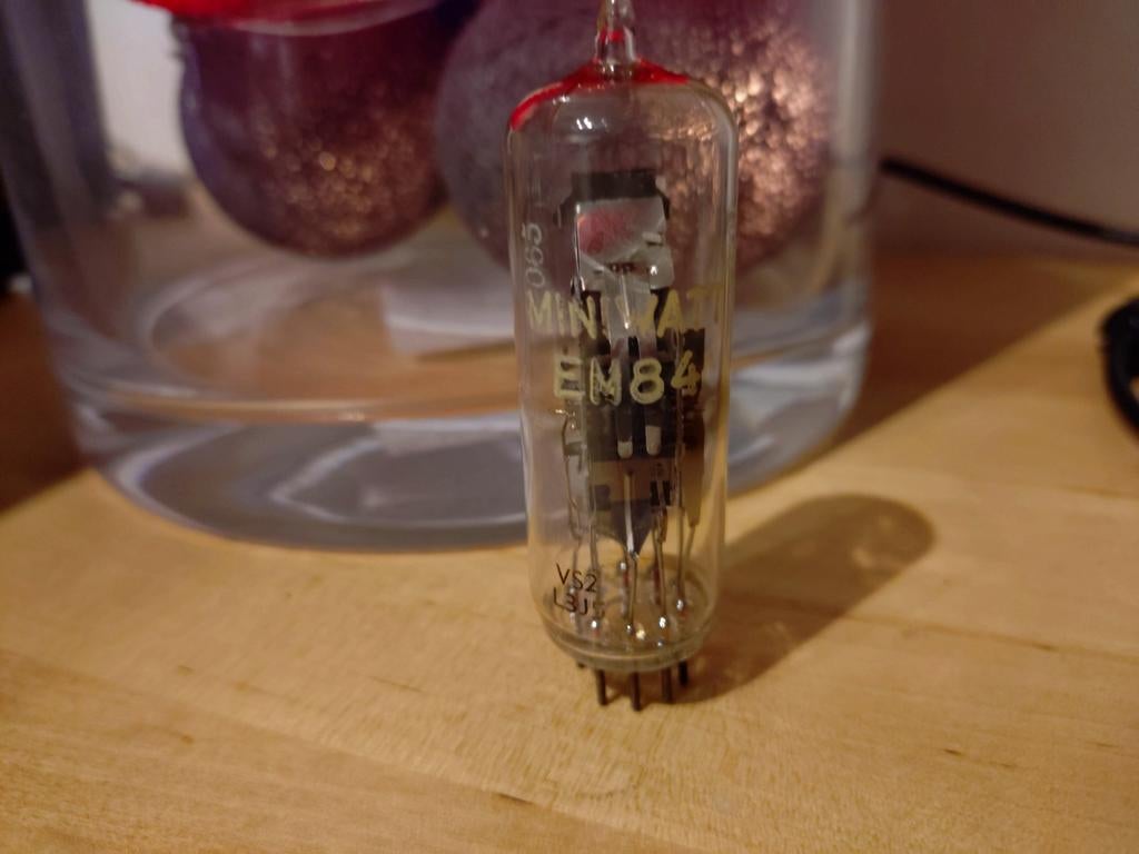 Em84 indicatorbuisje NOS! Philips Miniwatt, Verzenden, Buis of Buizen