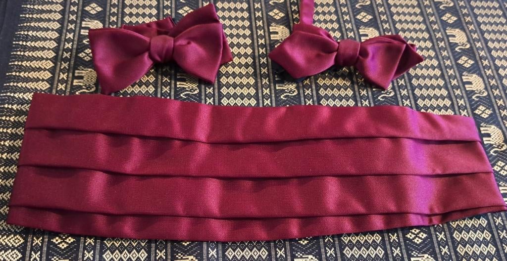 Cumberband en 2 strikken set rood voor gala smoking, Ophalen of Verzenden, Zo goed als nieuw, Rood