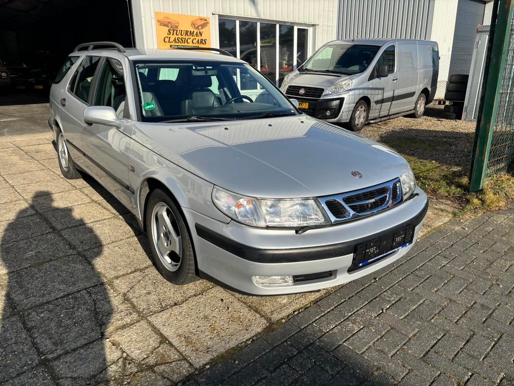 Supermooie Saab 9-5 Station van 1e eigenaar!!, Auto's, Voorwielaandrijving, Zwart, 4 cilinders, 2300 cc