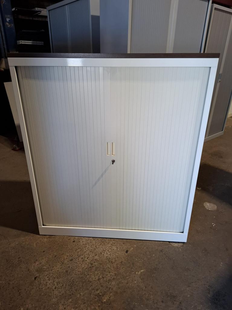 Zeer nette metalen roldeurkast van 138 hoog, Ophalen, Gebruikt, 100 tot 150 cm, 100 tot 150 cm