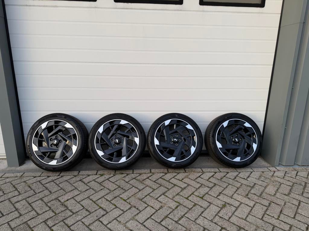 19” Lichtmetaal Hyundai Kona N-Line NIEUW! 235-45-19, Auto-onderdelen, Banden en Velgen, Gebruikt, Banden en Velgen, 235 mm, Personenwagen