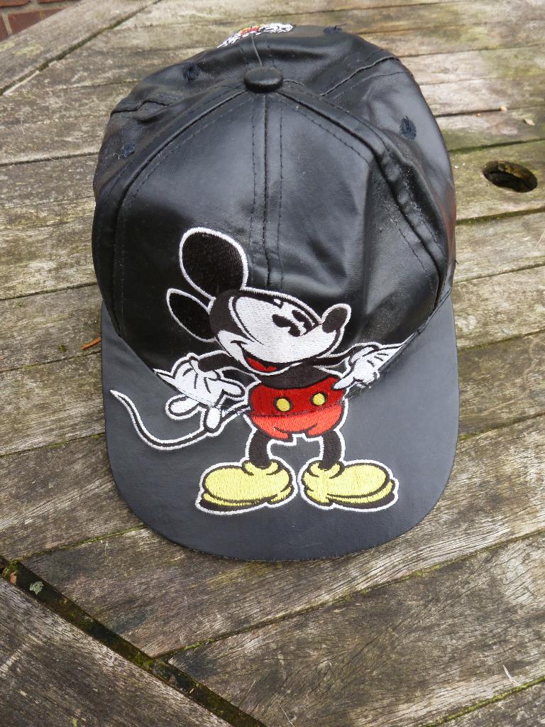 Mickey Mouse pet 58 cm, Kinderen en Baby's, Kinderkleding | Petten en Hoeden, Disney, Gebruikt, Jongen of Meisje, Ophalen of Verzenden