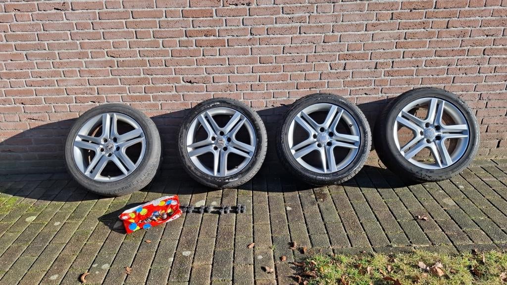 Seat Leon Velgen met Banden 225/45 R17 vredestein, Ophalen, Gebruikt