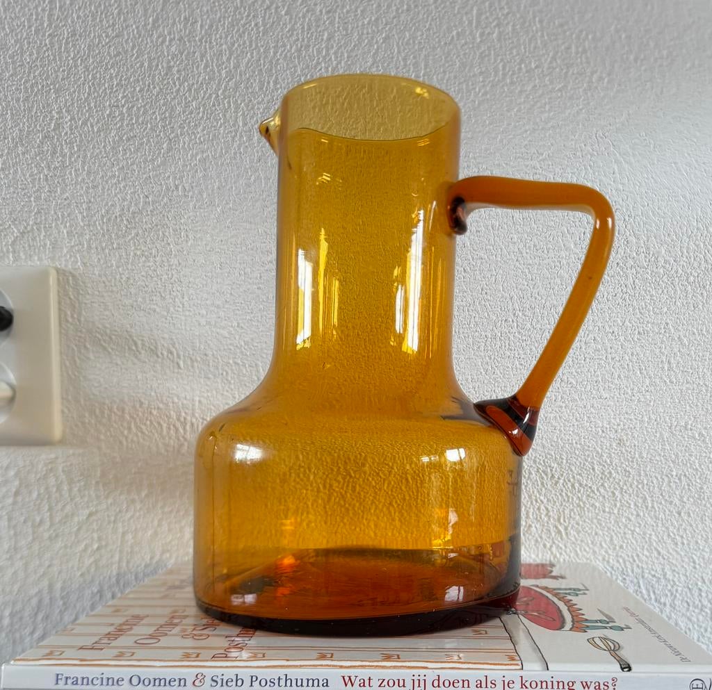 Okergele zonnige amber kleurige handgeblazen karaf waterkan, Ophalen of Verzenden
