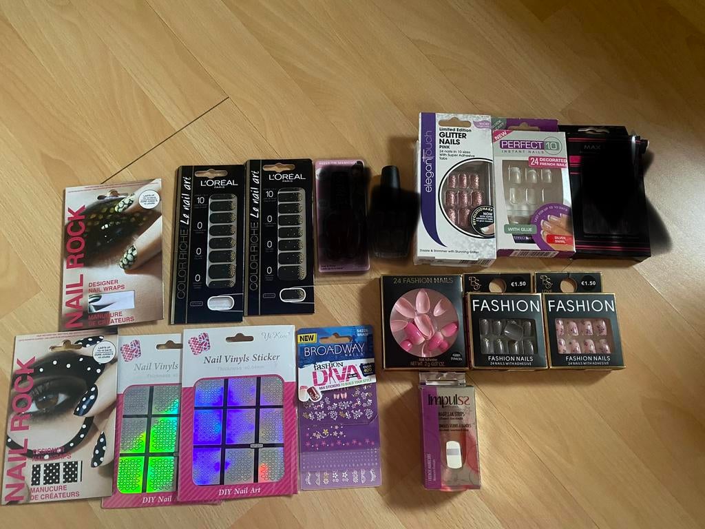 Nieuw pakket nagel spullen nagel stickers nep nagels L’Oré, Sieraden, Tassen en Uiterlijk, Uiterlijk | Cosmetica en Make-up, Nieuw
