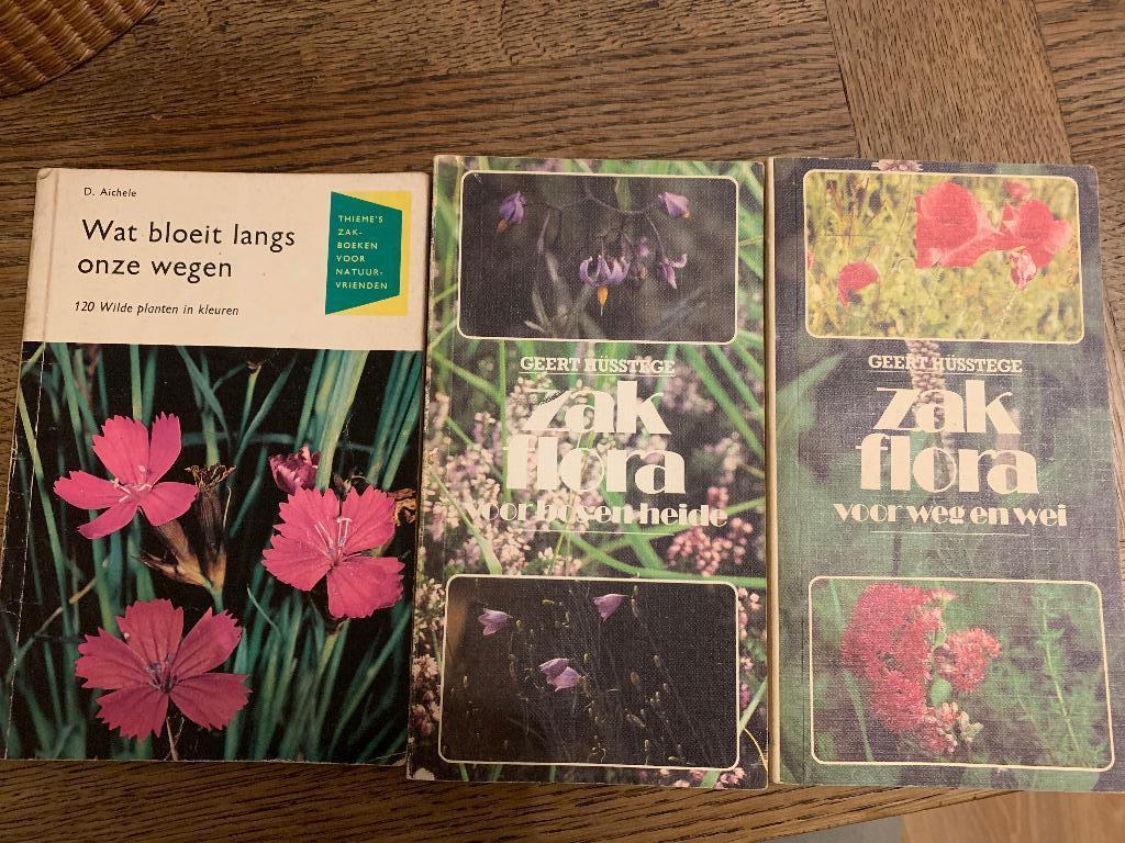 2 x zakflora + gratis wat bloeit langs onze wegen, Ophalen of Verzenden, Zo goed als nieuw, Natuur algemeen