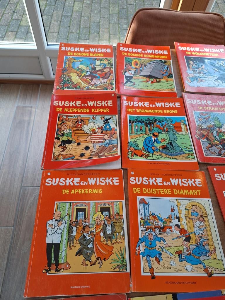 24 Suske en Wiske's altijd lekker ontspannen., Gelezen, Willy Vandersteen, Ophalen of Verzenden, Meerdere stripboeken