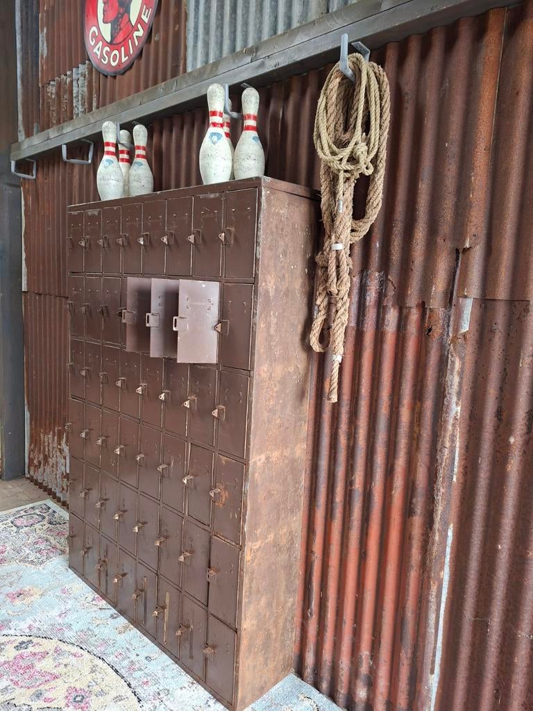 Antieke Franse Locker - 48 Kluisjes, Antiek en Kunst, Curiosa en Brocante, Ophalen