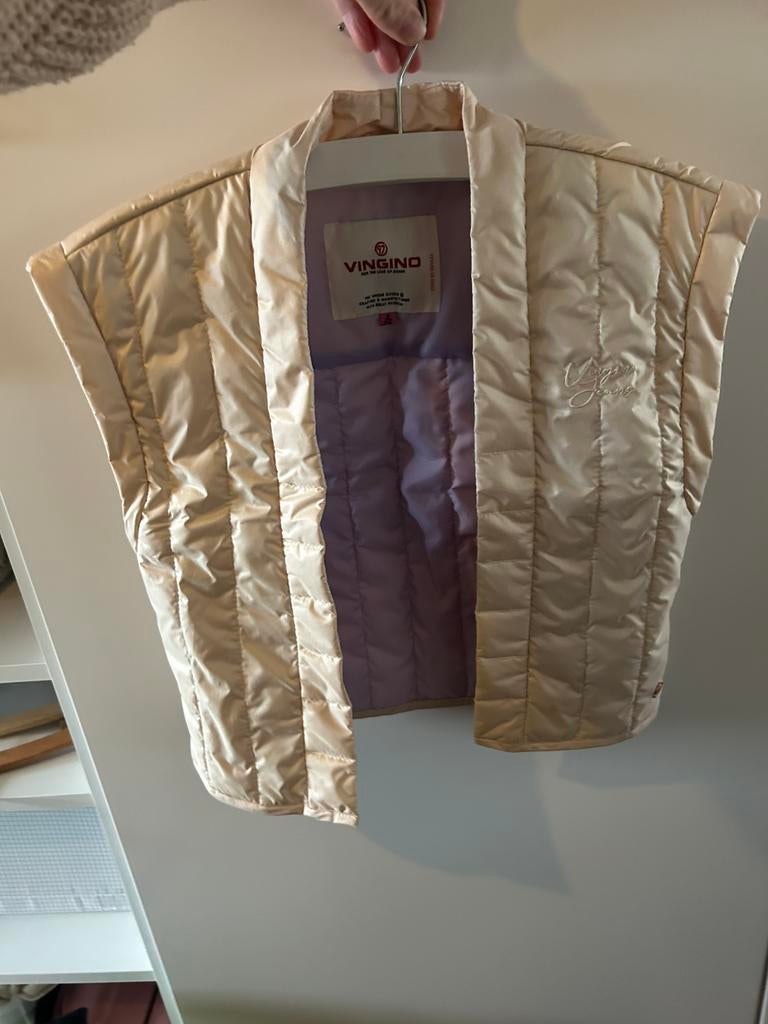 Bodywarmer Vingino maat 116, Ophalen, Zo goed als nieuw, Meisje, Jas