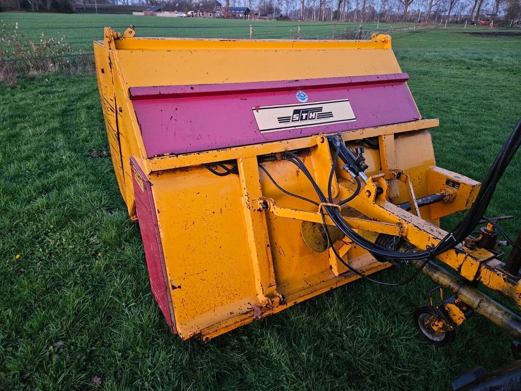 STH bladveegmachine, mestverspreider, landrol, Ophalen