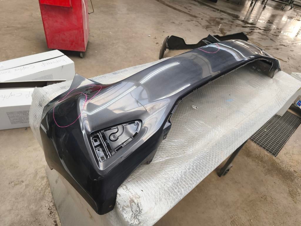 Beschadigde Bumper Toyota Yaris, Gebruikt, Voor, Ophalen of Verzenden, Toyota